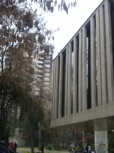 REGISTRO FOTOGRÁFICO DE ESTUDIANTES DE 3RO MEDIO, LICEO LOS ALMENDROS, EN SU VISITA A LA UMCE